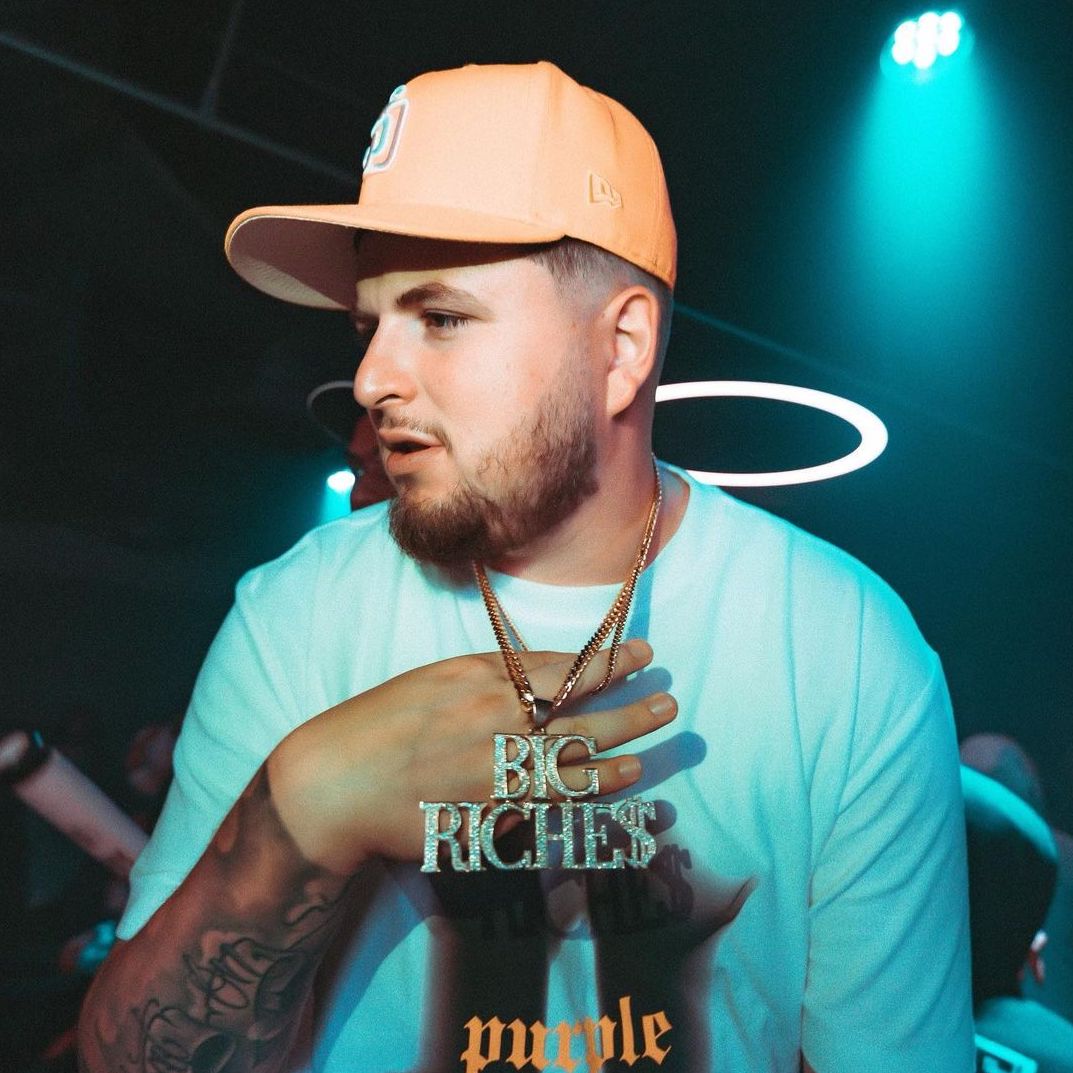 💫  @youngrich619_ (#ThizzlerVideoVS Apr 27, 2023)