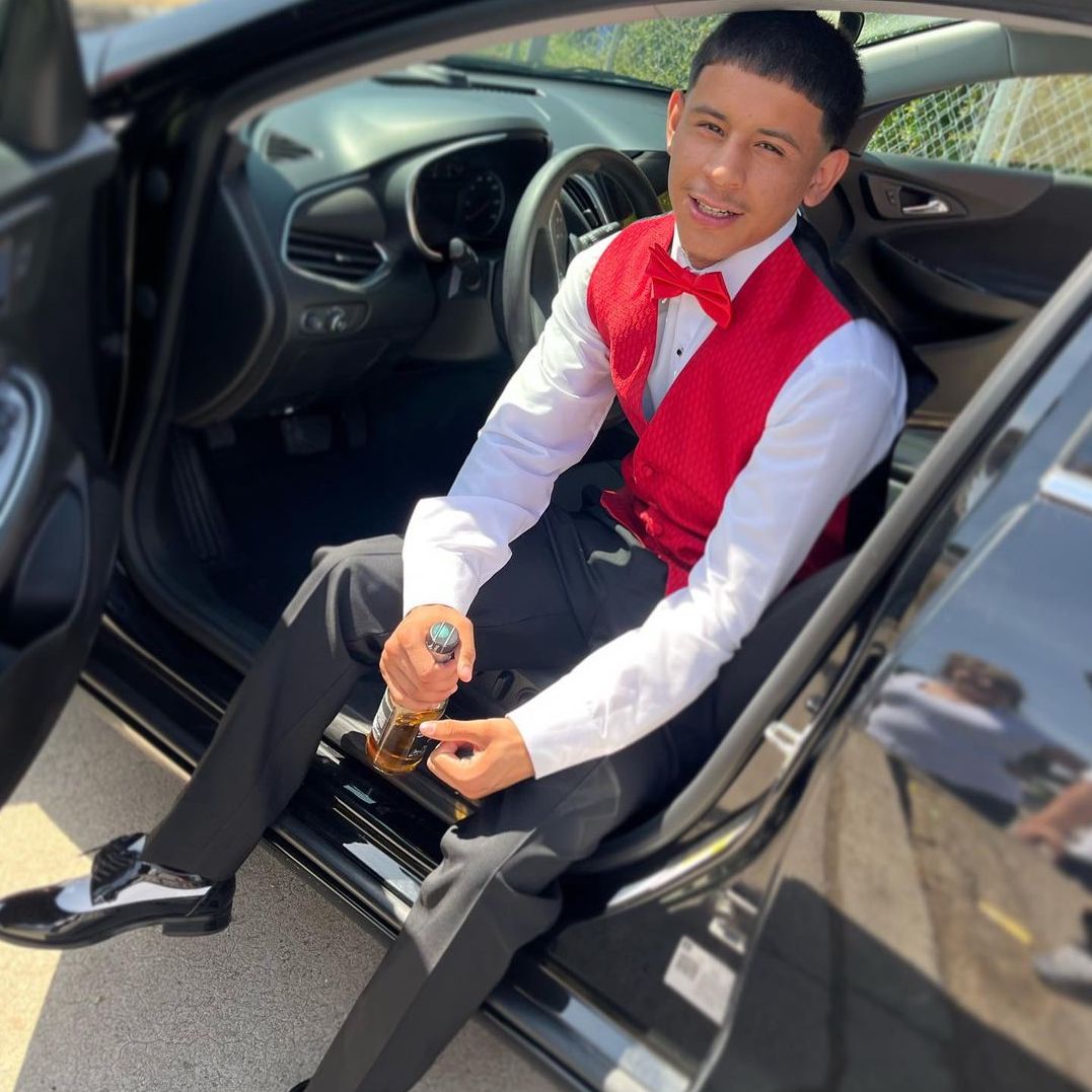 💫  @dythename (#ThizzlerBarWars May 10, 2023)